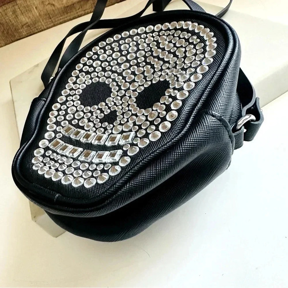 NWOT 2023 Bath & Body Work Crystal Bling Studded Skull Cosmetic/Crossbody - Picture 4 of 9